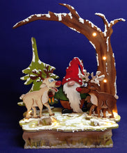 Lade das Bild in den Galerie-Viewer, Komplettset: Baum mit Bodenplatte mit Wichtel und Rentiere