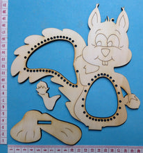 Lade das Bild in den Galerie-Viewer, Eichhörnchen zum Weben