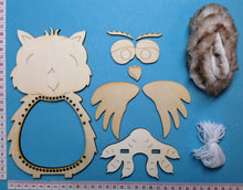 Lade das Bild in den Galerie-Viewer, Eule zum Weben