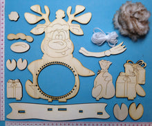 Lade das Bild in den Galerie-Viewer, Rentier mit Päckchen zum Weben