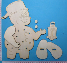 Lade das Bild in den Galerie-Viewer, Schneemann mit Topf als Standfigur aus Holz
