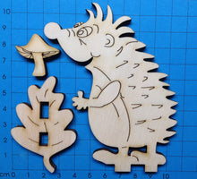 Lade das Bild in den Galerie-Viewer, Igel als Standfigur aus Holz