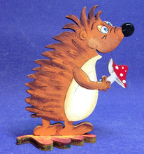 Lade das Bild in den Galerie-Viewer, Igel als Standfigur aus Holz