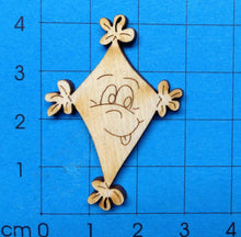 Lade das Bild in den Galerie-Viewer, Drachen mit Gesicht und Schleifen