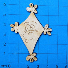 Lade das Bild in den Galerie-Viewer, Drachen mit Gesicht und Schleifen