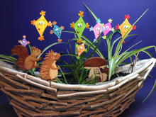 Lade das Bild in den Galerie-Viewer, Drachen mit Gesicht und Schleifen