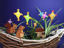 Lade das Bild in den Galerie-Viewer, Drachen mit Gesicht und Schleifen