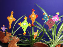 Lade das Bild in den Galerie-Viewer, Drachen mit Gesicht und Schleifen