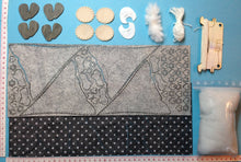 Lade das Bild in den Galerie-Viewer, Mini-Nähwichtelpaar - Frühjahrswichtel (4er Set)