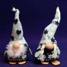 Lade das Bild in den Galerie-Viewer, Mini-Nähwichtelpaar - Frühjahrswichtel (4er Set)