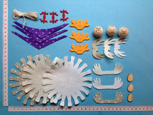 Lade das Bild in den Galerie-Viewer, Gockel und Hennen zum Fädeln aus Filz