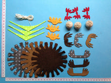 Lade das Bild in den Galerie-Viewer, Gockel und Hennen zum Fädeln aus Filz