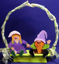 Lade das Bild in den Galerie-Viewer, sitzender Wichtel und Wichteldame