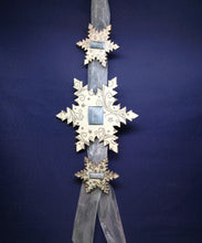 Lade das Bild in den Galerie-Viewer, Weihnachtsdekoartikel mit Schlitz für Dekoband