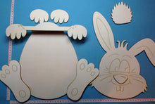 Lade das Bild in den Galerie-Viewer, Hase und Hasenmädchen für Zaun