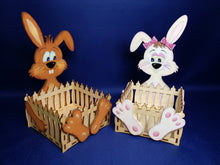 Lade das Bild in den Galerie-Viewer, Hase mit Körbchen aus Holz