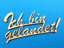 Lade das Bild in den Galerie-Viewer, Schriftzug "Ich bin gelandet!" aus Holz
