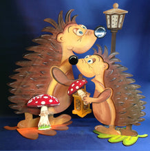 Lade das Bild in den Galerie-Viewer, Igel als Standfigur aus Holz