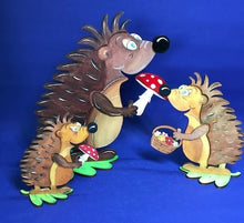 Lade das Bild in den Galerie-Viewer, Igel als Standfigur aus Holz