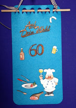 Lade das Bild in den Galerie-Viewer, Türschal aus Filz "Auf dein Wohl" mit Koch