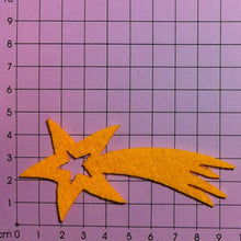 Lade das Bild in den Galerie-Viewer, Komet mit Ausschnitt, Filz