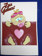 Lade das Bild in den Galerie-Viewer, Baby "Mädchen" als Kantenhocker aus Holz