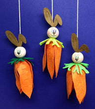 Lade das Bild in den Galerie-Viewer, Hase mit Karotte zum Fädeln