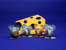 Lade das Bild in den Galerie-Viewer, Käse aus Holz