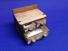 Lade das Bild in den Galerie-Viewer, Kommode aus Holz / Wickeltisch mit 3 Schubladen