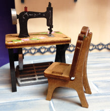 Lade das Bild in den Galerie-Viewer, Komplettset aus Holz: Nähstube mit viel Zubehör