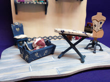 Lade das Bild in den Galerie-Viewer, Komplettset aus Holz: Nähstube mit viel Zubehör