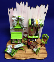 Lade das Bild in den Galerie-Viewer, Komplettset aus Holz: Nähstube mit viel Zubehör