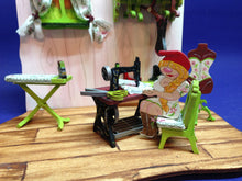 Lade das Bild in den Galerie-Viewer, Komplettset aus Holz: Nähstube mit viel Zubehör