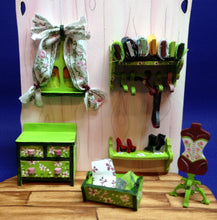 Lade das Bild in den Galerie-Viewer, Komplettset aus Holz: Nähstube mit viel Zubehör