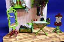 Lade das Bild in den Galerie-Viewer, Komplettset aus Holz: Nähstube mit viel Zubehör