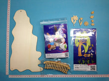 Lade das Bild in den Galerie-Viewer, Bastelset aus Holz und Filz: Landschaft mit Brücke und Hasen