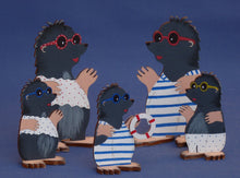 Lade das Bild in den Galerie-Viewer, Maulwurf als Standfigur aus Holz