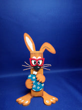 Lade das Bild in den Galerie-Viewer, Hase als Pfahltier aus Holz Osterbasteln einfach mit Kindern, Ostereier gestalten, Ostergeschenk selber basteln, Hasen aus Holz, basteln zu Ostern mit Kindern, Bastelset aus Holz zum Basteln, Bastelideen für Ostern, Osterdeko selbst gestalten, Osterdekoration aus Holz gestalten, Hasen aus Holz bemalen, basteln für Osterdeko,  basteln für Osterdeko, Bastelset aus Holz zum Basteln, Hasen aus Holz bemalen, Osterbasteln einfach mit Kindern, Osterdekoration aus Holz gestalten, Ostereier gestalten, Bastelideen f