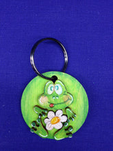 Lade das Bild in den Galerie-Viewer, Pompom Frösche aus Holz Dekoration mit Kindern, gestalten, Frösche bemalen, Bommel-Tiere basteln, Frühjahrsdeko basteln, Pompom Tiere aus Holz, Bastelset aus Holz, Frösche basteln, Basteln mit Kindern, WFR 8103SB