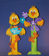 Lade das Bild in den Galerie-Viewer, Küken als Leibgarde für Kantholz aus Holz Bastelideen für Ostern, basteln zu Ostern mit Kindern, basteln für Osterdeko, Küken aus Holz bemalen, Osterdeko selbst gestalten, Ostergeschenk selber basteln, Ostereier gestalten, Küken aus Holz, Osterdekoration aus Holz gestalten, Osterbasteln einfach mit Kindern, Bastelset aus Holz zum Basteln, Bastelideen für Ostern, basteln für Osterdeko, Osterdeko selbst gestalten, Bastelset aus Holz zum Basteln, Osterbasteln einfach mit Kindern, Ostergeschenk selber basteln