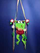 Lade das Bild in den Galerie-Viewer, Basteln für den Frühling, Geschenkidee, Geldgeschenk, Basteln im Frühling, Frühlingsideen, Dekoidee Frühling, Frosch selber nähen, Frosch nähen, Bastelideen zum Geburtstag, Bastelideen für Kinder, Geldgeschenk selber machen, Bastelidee für Geldgeschenk, Basteln mit Kind, Frosch selber machen, Frosch Nähset, Nähen für Anfänger, NFR 8024-61