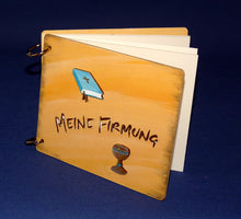 Lade das Bild in den Galerie-Viewer, Scrapbook "Meine Firmung" aus Holz und 6 Einlegeseiten Fotoalbum zum Basteln, Fotoalbum Gestaltungsideen, Scrapbookideen, Fotoalbum gestalten, Fotoalbuminspiration, Scrapbooks, Fotoalbum zum Bemalen, Fotoalbum diy, Fotoalbum scrapbooking, Fotoalbum diy, Scrapbooks, Scrapbookideen, Fotoalbum zum Bemalen, Fotoalbum gestalten, Fotoalbum zum Basteln, Fotoalbum Gestaltungsideen, Fotoalbum scrapbooking, Fotoalbuminspiration, MEB 5425