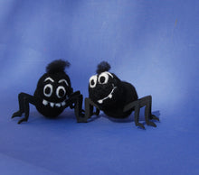 Lade das Bild in den Galerie-Viewer, Spinne Bastelsets zum Trockenfilzen/Nadelfilzen Filzset, Tiere trocken filzen, Lustige Figuren zum Filzen, Nadelfizen, Basteln mit Filz, Bastelideen zum Filzen, Filzen mit Kindern, Spinne zum Filzen, Basteln mit Kindern, RGH 5906SB