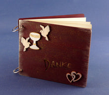 Lade das Bild in den Galerie-Viewer, Scrapbook "Danke" aus Holz und 6 Einlegeseiten Fotoalbum gestalten, Fotoalbum diy, Fotoalbum Gestaltungsideen, Fotoalbum scrapbooking, Fotoalbum zum Basteln, Fotoalbuminspiration, Scrapbookideen, Fotoalbum zum Bemalen, Scrapbooks, Fotoalbum Gestaltungsideen, Fotoalbum scrapbooking, Fotoalbum zum Bemalen, Scrapbooks, Fotoalbum zum Basteln, Fotoalbum diy, Scrapbookideen, Fotoalbum gestalten, Fotoalbuminspiration, MEB 5225