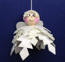 Lade das Bild in den Galerie-Viewer, Engel aus Filz; weiss Engel basteln, Fädeln mit Kindern, Winterdekoration basteln, Figuren aus Filz basteln, Weihnachtsdeko fädeln, Filzfiguren nähen, Fensterfiguren basteln, Deko mit Kindern fädeln, Engel mit Kindern gestalten, Engel aus Filz basteln,   ENF 6180SB