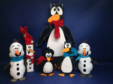 Lade das Bild in den Galerie-Viewer, Schneemann aus Filz zum Nähen Basteln mit Kindern Weihnachten einfach, Weihnachtsbasteln, Nähen für Anfänger, Weihnachtsgeschenke, Schneemann basteln, Schneemann nähen, Geschenkidee Weihnachten, Bastelideen Nikolaus, Weihnachtsgeschenke nähen, Nähen für Kinder, Basteln mit Kindern Winter, Schneemann Nähset, Basteln Weihnachtszeit, Bastelideen aus Filz, Geschenkidee Nikolaus, Nähen mit Kindern, SEF 6517SB-57