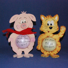 Lade das Bild in den Galerie-Viewer, 20cm Bastelset Schwein, Tiere aus Holz gestalten, Figuren bemalen, Deko gestalten, Tiere basteln mit Holz, Jahresdeko basteln, Bastelset aus Holz, Bastelidee für Kinder, Nachtlicht für Kinder basteln, Dekoration mit Kindern gestalten, Basteln mit Kindern, Tiere für Lichterketten basteln, Tiere aus Holz gestalten, Bastelset aus Holz, Deko gestalten, Nachtlicht für Kinder basteln, Tiere basteln mit Holz, Jahresdeko basteln, Figuren bemalen, Tiere für Lichterketten basteln, Bastelidee für Kinder, Dekoration