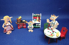 Lade das Bild in den Galerie-Viewer, Regal, Tisch, Stühle aus Holz für Fairy House Holzartikel zum Bemalen , Grill für Fairy House, Wichtelhaus , Fairyhousezumbasteln , Wichtelhausbasteln, Bastelideen für fairy house , Fairy House Innenleben, Fairyhouse Landschaften , Grill aus Holz, Fairyhouse , Holzartikel zum Basteln , Wichtellandschaft, WHL 6552SB