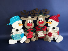 Lade das Bild in den Galerie-Viewer, Schneemann aus Filz mit Säckchenbauch zum Nähen Geschenkidee Weihnachten, Weihnachtsgeschenke nähen, Basteln mit Kindern Weihnachten einfach, Schneemann Nähset, Weihnachtsbasteln, Bastelideen Nikolaus, Geschenkidee Nikolaus, Nähen für Kinder, Nähen mit Kindern, Schneemänner nähen, Basteln mit Kindern Winter, Weihnachtsgeschenke, Schneemänner basteln, Bastelideen aus Filz, Nähen für Anfänger, Weihnachtsgeschenke, Schneemann Nähset, Geschenkidee Nikolaus, Weihnachtsgeschenke nähen, Basteln mit Kindern Weihn