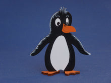 Lade das Bild in den Galerie-Viewer, Pinguin als Standfigur aus Holz Bastelidee Weihnachten, Pinguin im Winter gestalten, weihnachtliches Bastelset, Pinguin aus Holz basteln, Weihnachtsdekoration, Bastelset Weihnachten, Geschenkidee für Weihnachten, basteln mit Kindern einfach, Weihnachtsbasteln, Weihnachtsdeko gestalten, Tiere basteln mit Holz, Pinguine malen, basteln mit Kindern einfach, Weihnachtsdekoration, Pinguine malen, Weihnachtsdeko gestalten, Tiere basteln mit Holz, Bastelset Weihnachten, Pinguin aus Holz basteln, weihnachtliches B